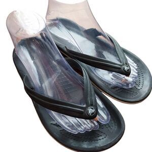 Crocs Black flip-flops size 6  9 1/2 inches from toe to heel VGC
